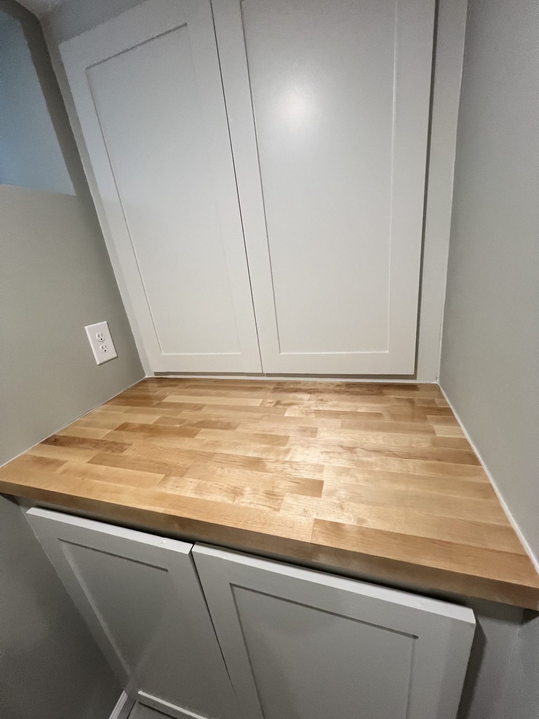Counter and cabinet nook